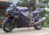 Black Suzuki GSX R1000