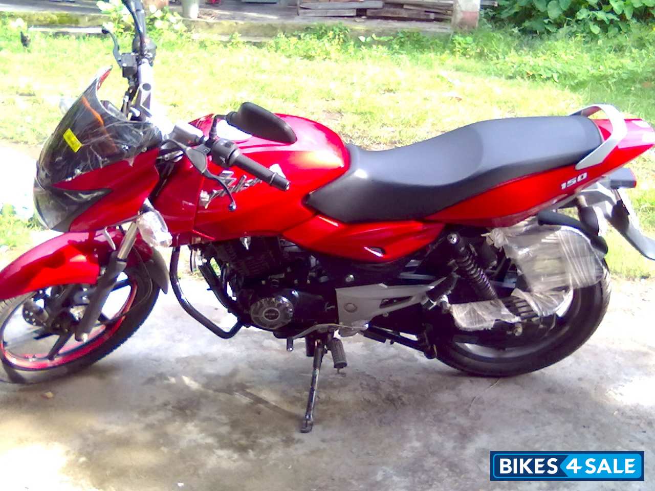 Red Bajaj Pulsar 150 DTSi