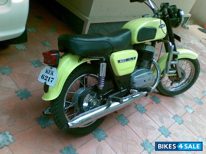 Yellow Ideal Jawa Yezdi CL II