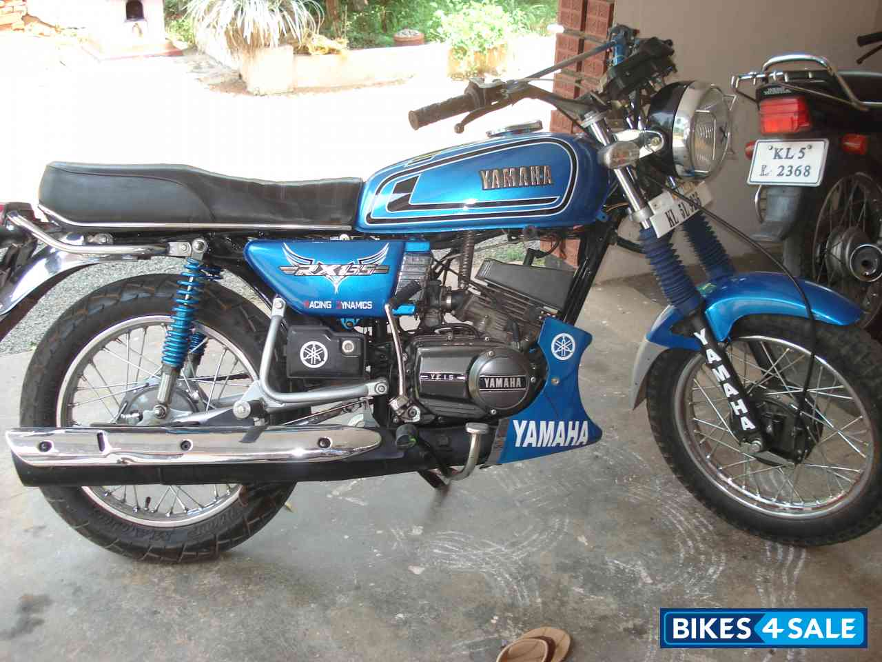 Blue Yamaha RX 135