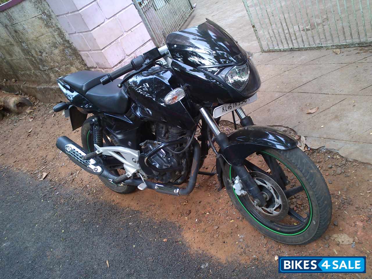 Midnight Black Bajaj Pulsar 180 DTSi