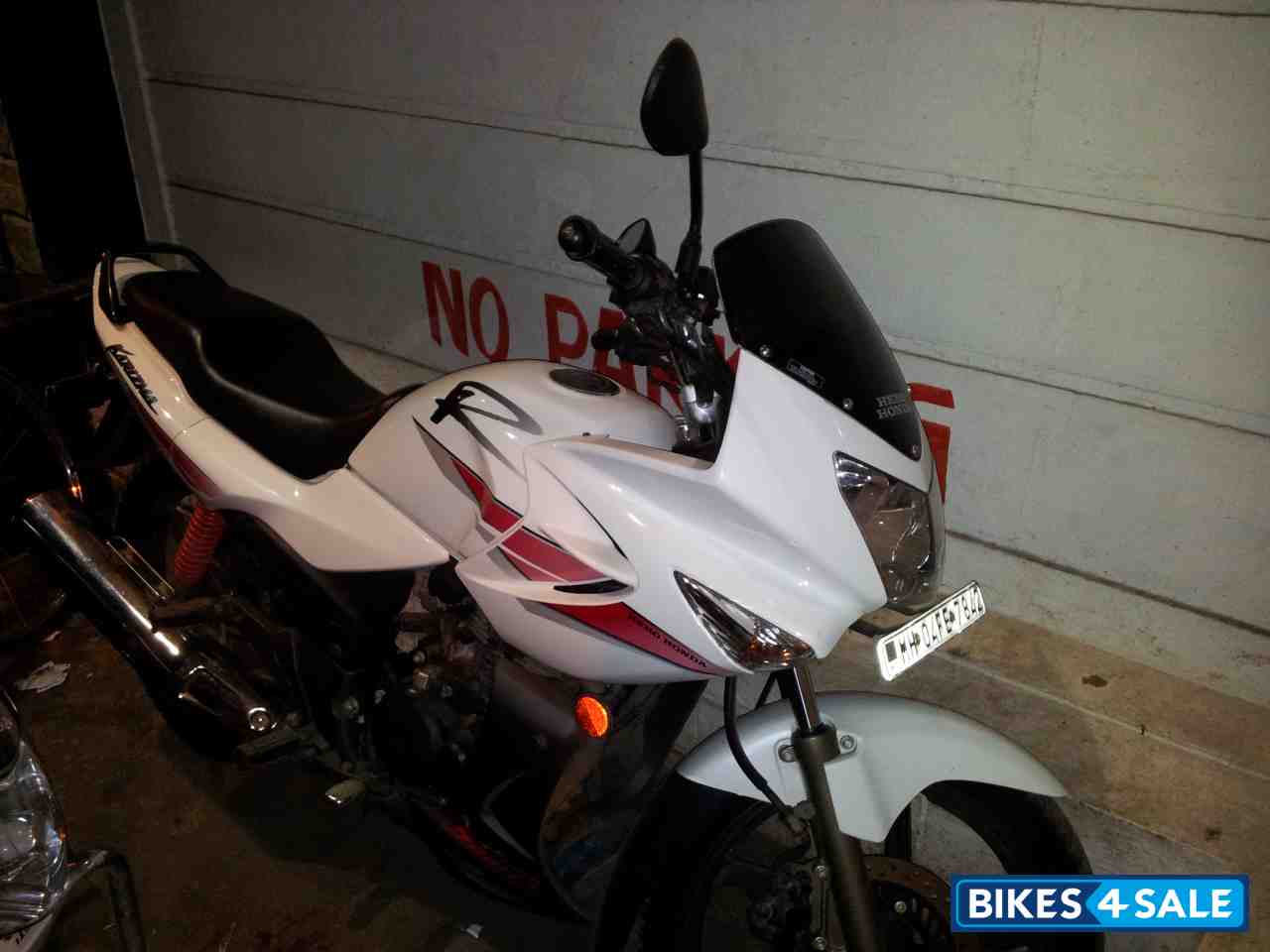 White Hero Karizma R