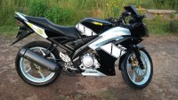 Black Yamaha YZF R15