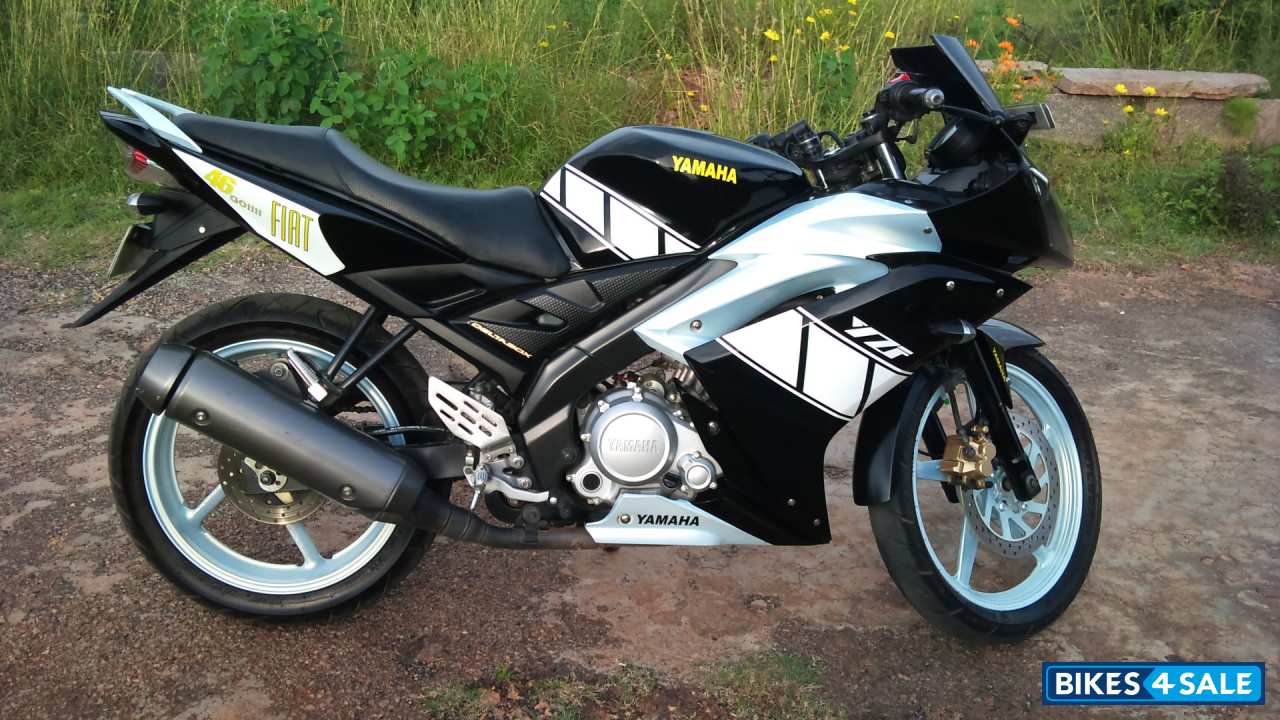 Black Yamaha YZF R15