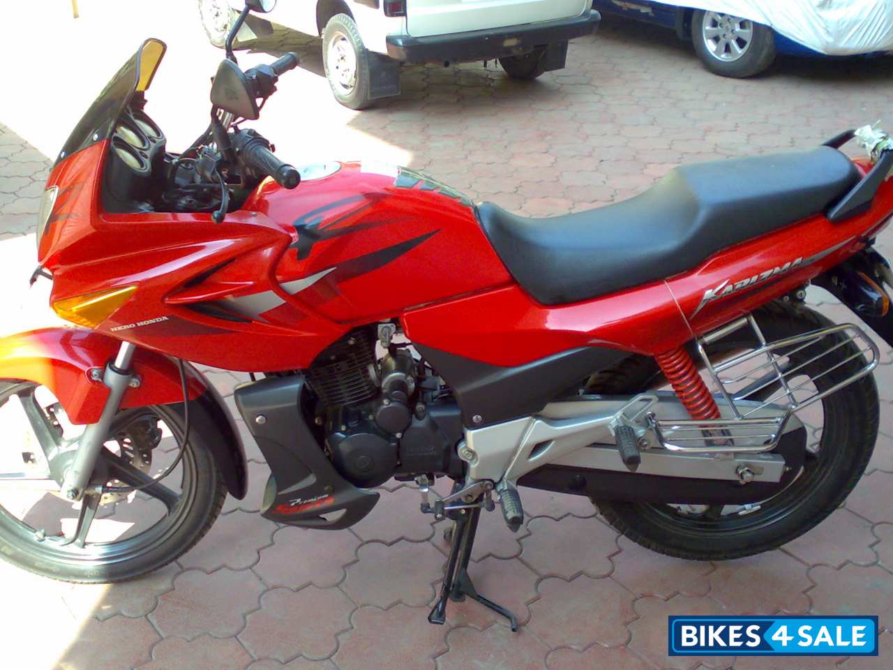 karizma bike red