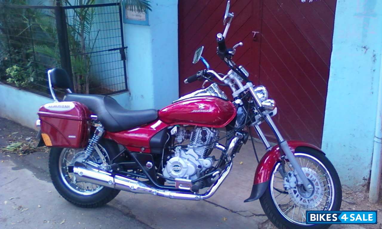 Red Bajaj Avenger 220 DTS-i