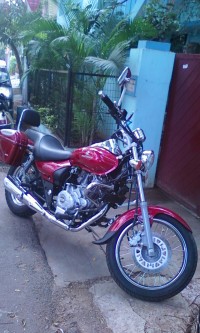 Red Bajaj Avenger 220 DTS-i