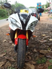 White & Red Yamaha YZF R6