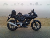 Black Bajaj Pulsar 220 DTSi