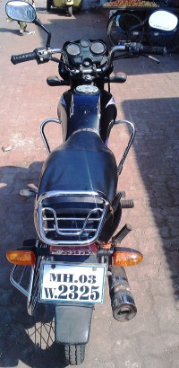 Black Bajaj Caliber Chroma