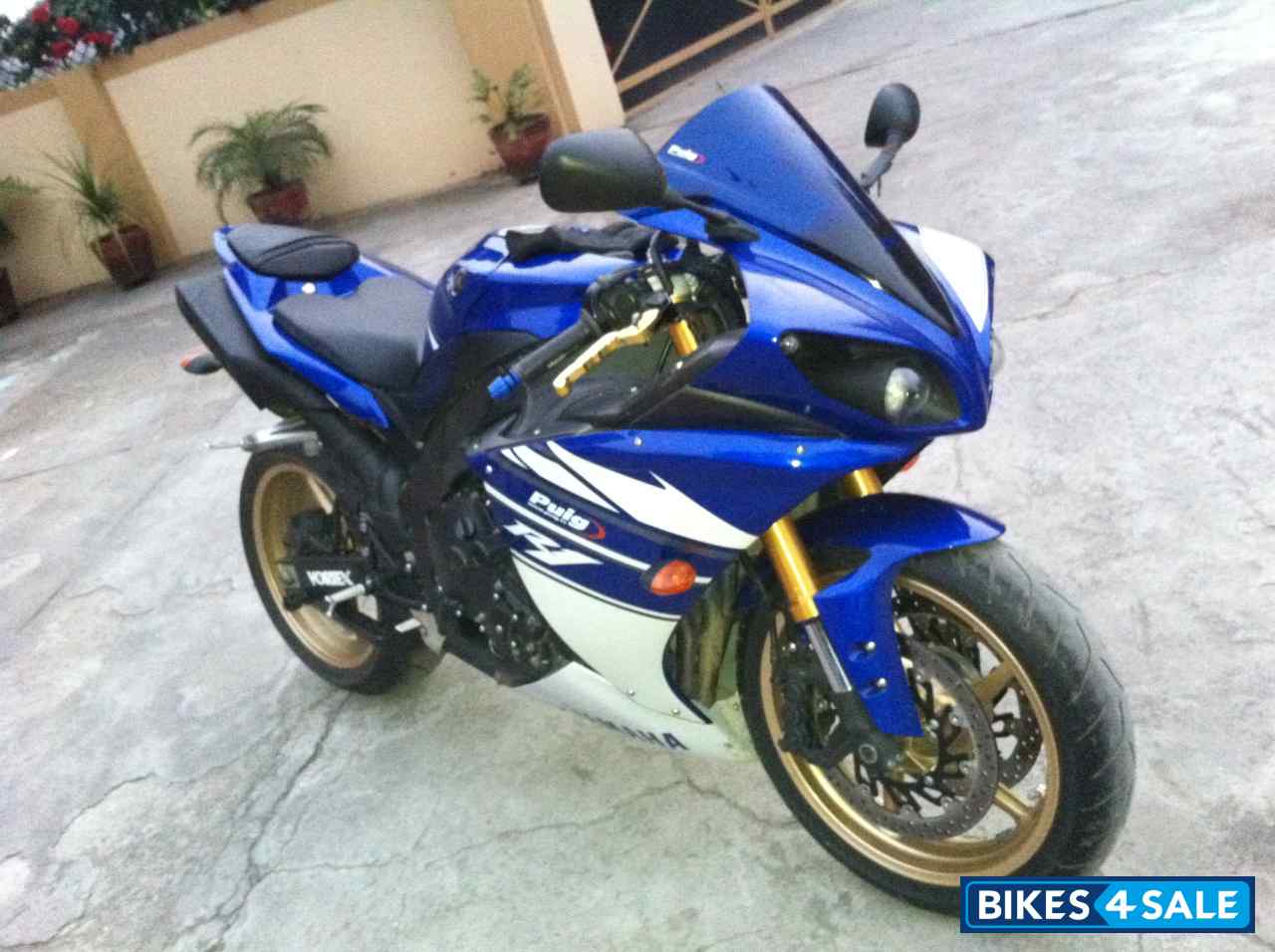 Blue Yamaha YZF R1