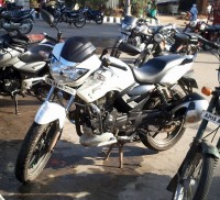 Pearl White TVS Apache RTR 180