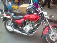 Red Bajaj Avenger 220 DTS-i