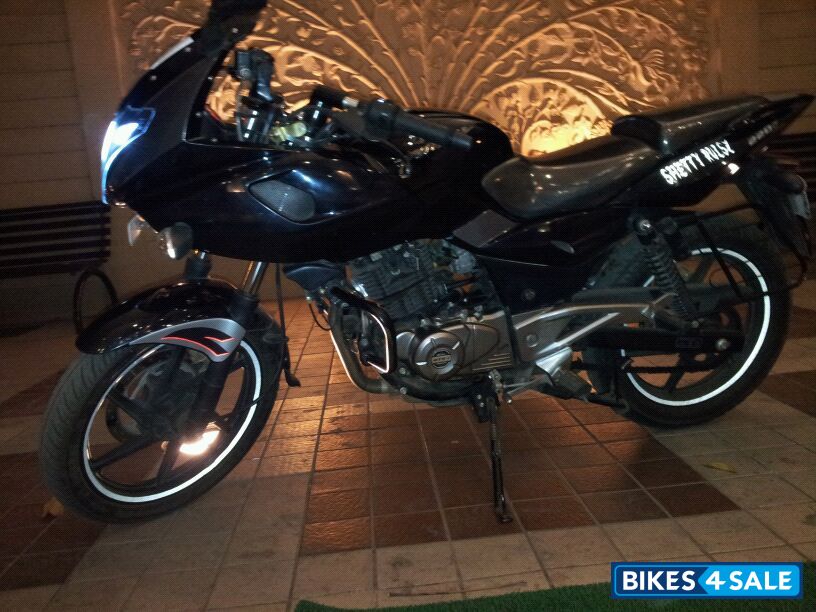 Black Bajaj Pulsar 220 DTSi