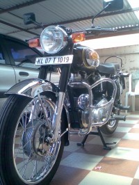 Black Royal Enfield Bullet Standard 350 DELUXE