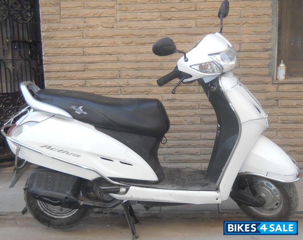 White Honda Activa