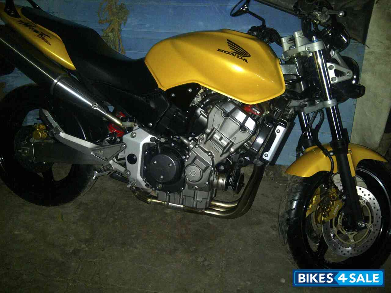 Metallic Yellow Honda  Hornet 900