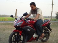 Red Yamaha YZF R15