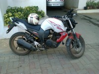 White Yamaha FZ-S