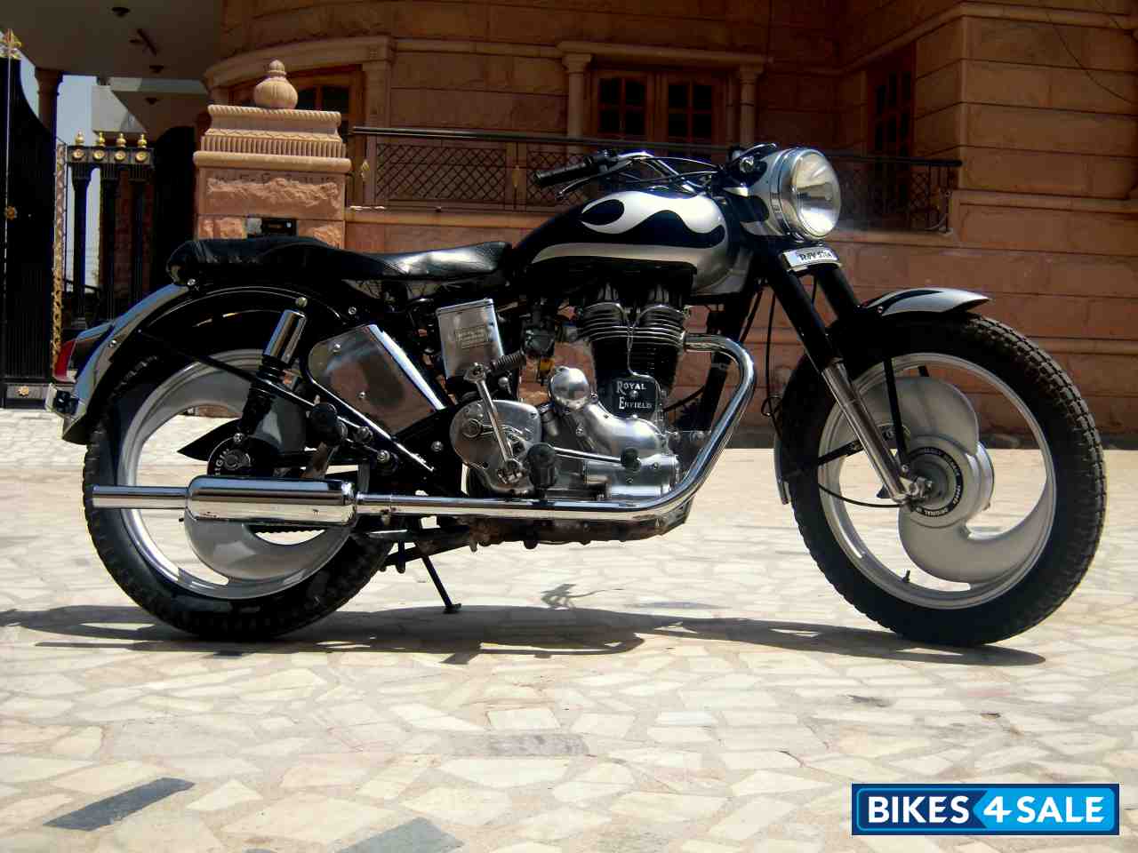 Silver -black Royal Enfield Bullet Standard 350