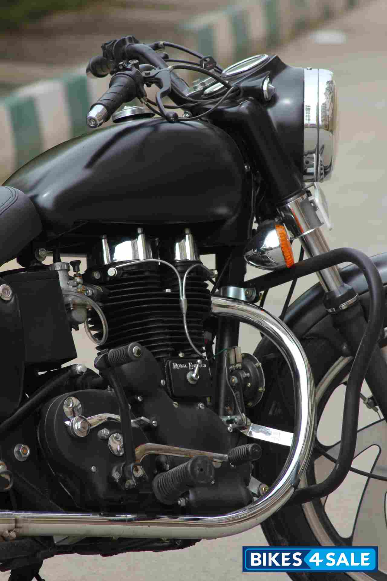 Matte Black Royal Enfield Bullet Standard 350