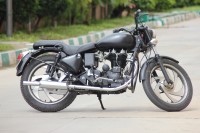 Matte Black Royal Enfield Bullet Standard 350