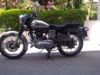 Alberto Green Royal Enfield Bullet Machismo A500