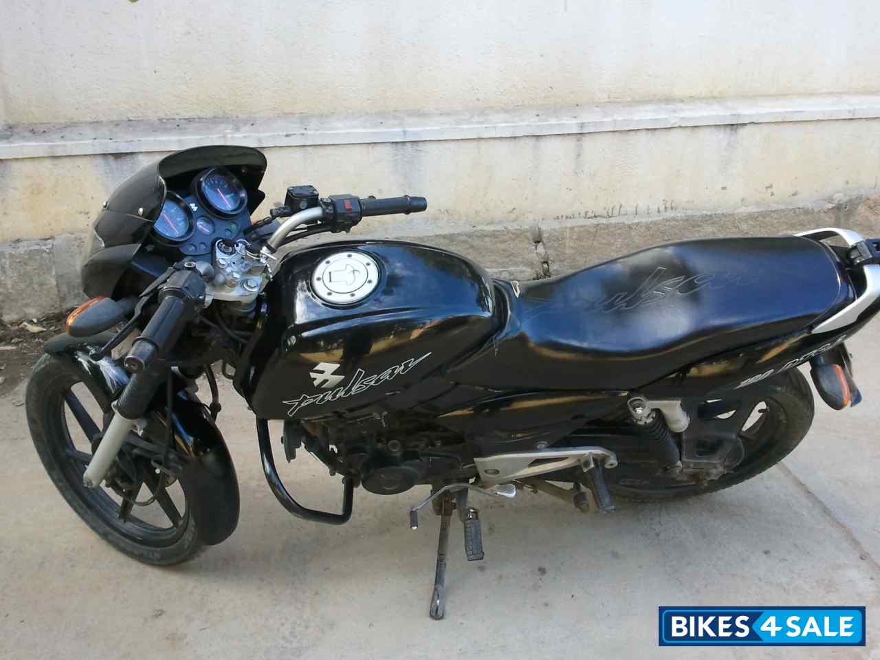 Black Bajaj Pulsar 180 DTSi