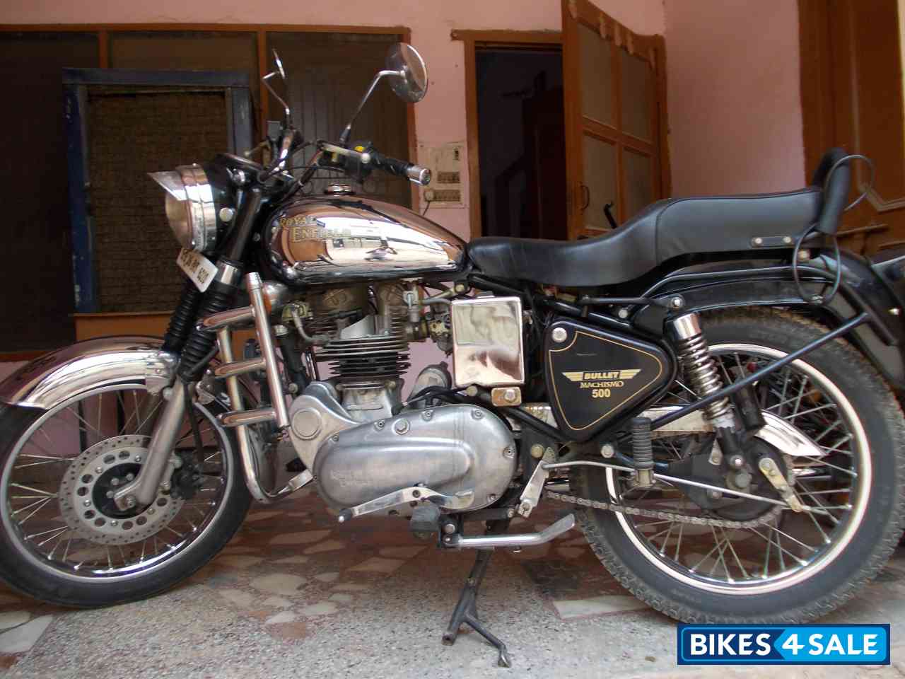 Black Royal Enfield Bullet Machismo A500