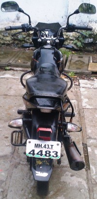 Black Bajaj XCD 125 DTS-Si