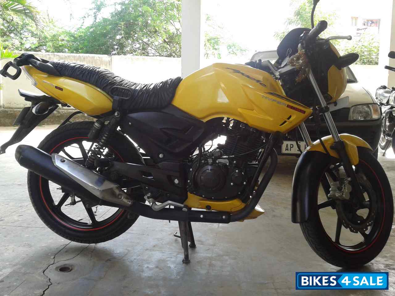 Yellow TVS Apache RTR 160 Yellow TVS Apache RTR 160