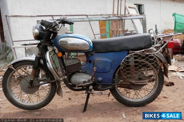 Blue Yamaha Rajdoot Blue Yamaha Rajdoot