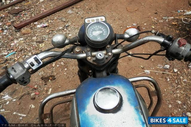 Blue Yamaha Rajdoot Blue Yamaha Rajdoot