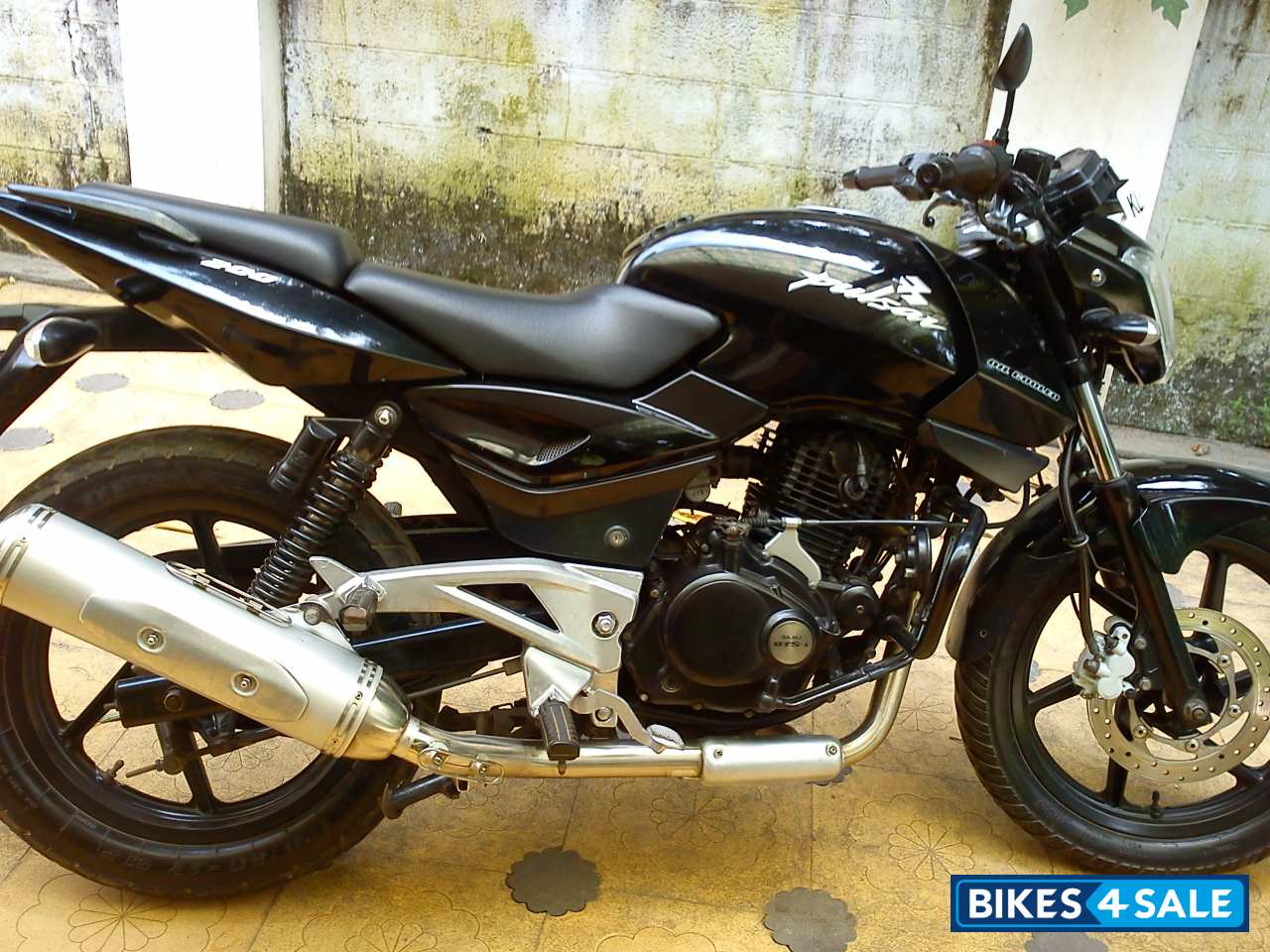 Pulsar 200cc old store model