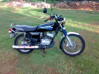 Black Yamaha RX 135