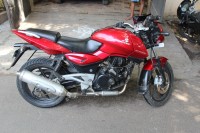 Red Bajaj Pulsar 200 DTSi