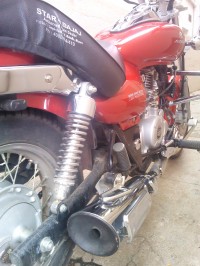 Wine Red Bajaj Avenger 220 DTS-i