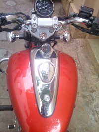 Wine Red Bajaj Avenger 220 DTS-i