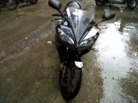 Black Yamaha YZF R15