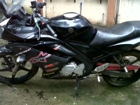 Black Yamaha YZF R15