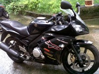 Black Yamaha YZF R15