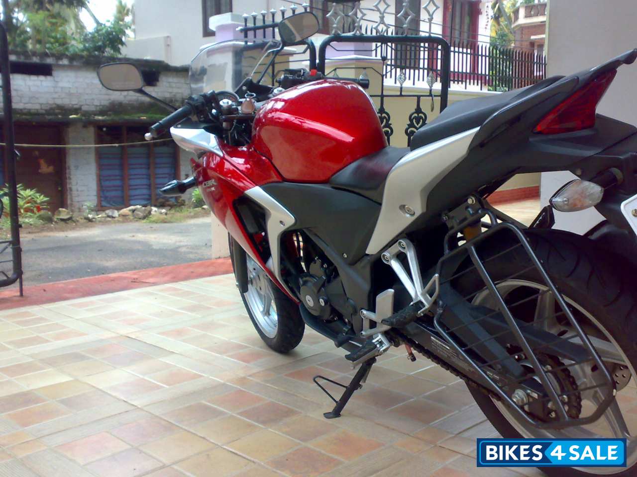 Red Honda CBR 250R