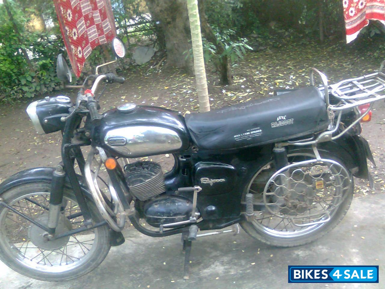 Rajdoot bike online price old model