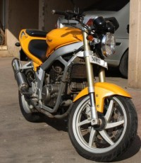 Yellow Hyosung GT250R Comet