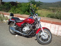 Red Bajaj Avenger 220 DTS-i