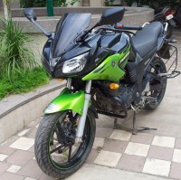 Black And Green Yamaha Fazer