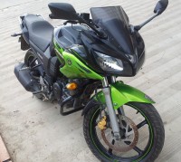 Black And Green Yamaha Fazer