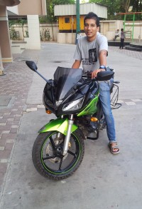 Black And Green Yamaha Fazer