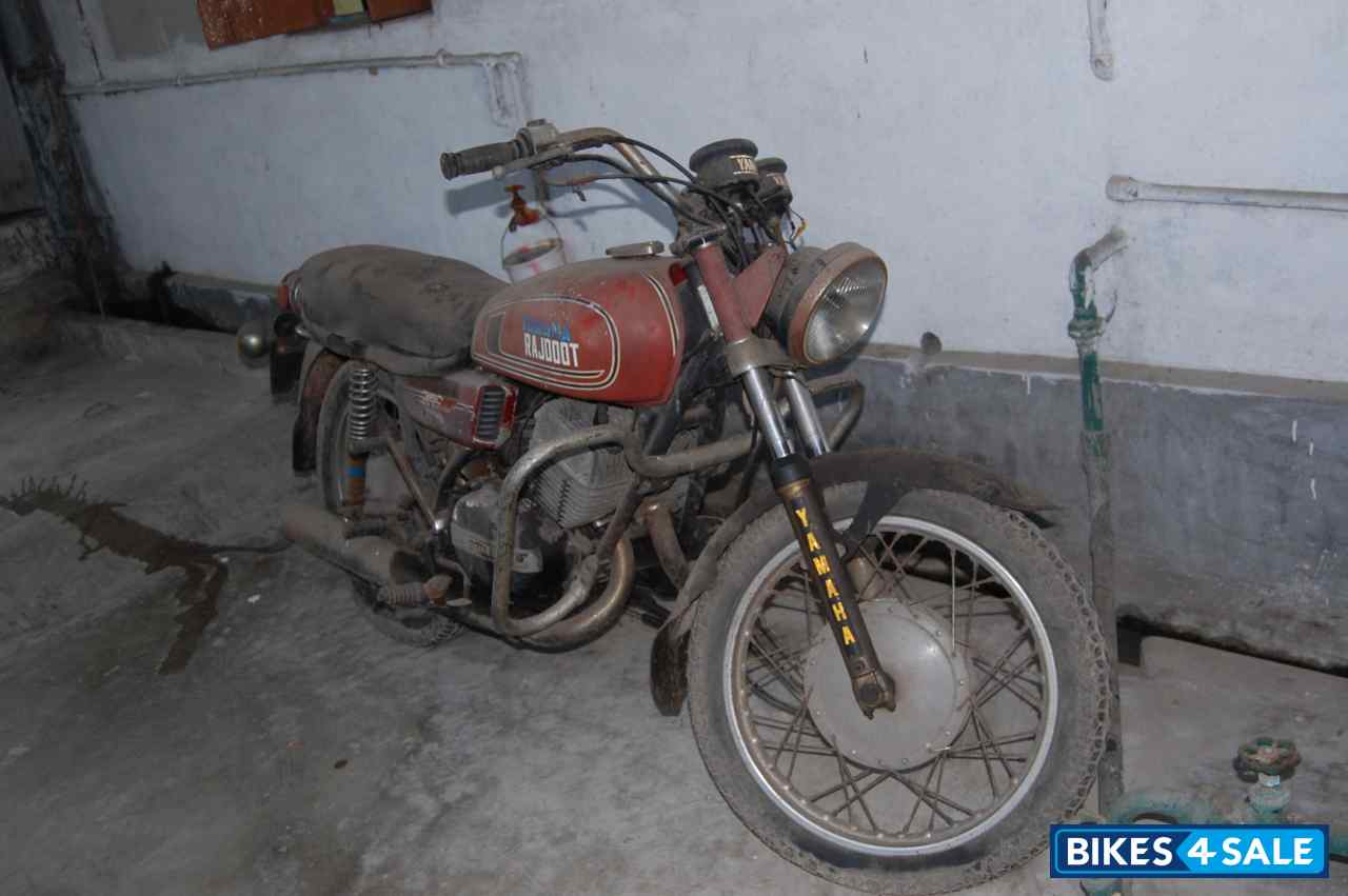 Red Yamaha RD 350