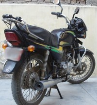 Black Bajaj Caliber Chroma